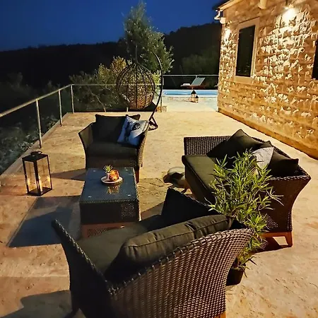 Secluded Heritage * Postira