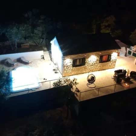 Secluded Heritage Casa de Férias Postira