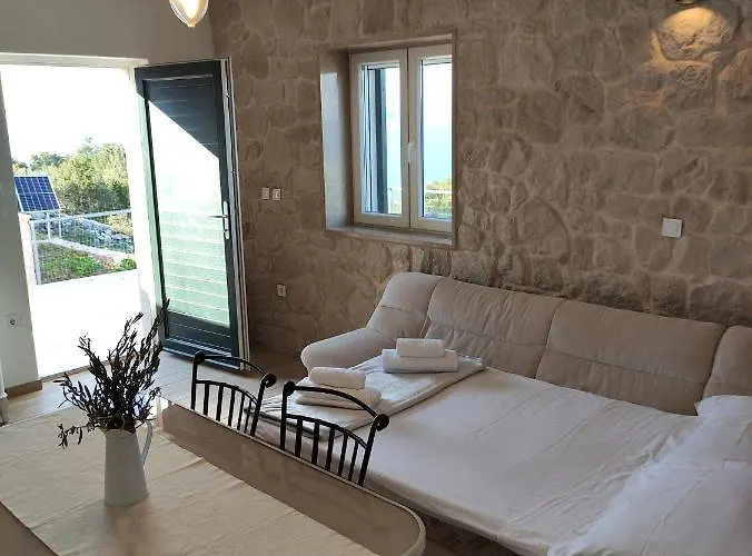 Secluded Heritage * Postira